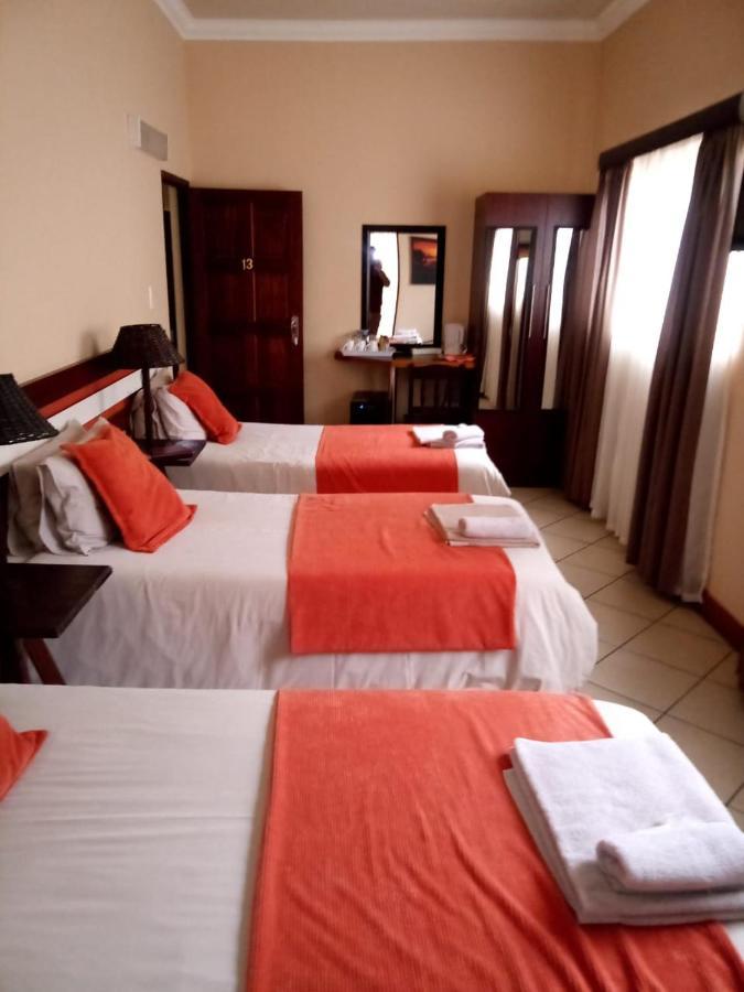Rustenburg Guesthouse エクステリア 写真