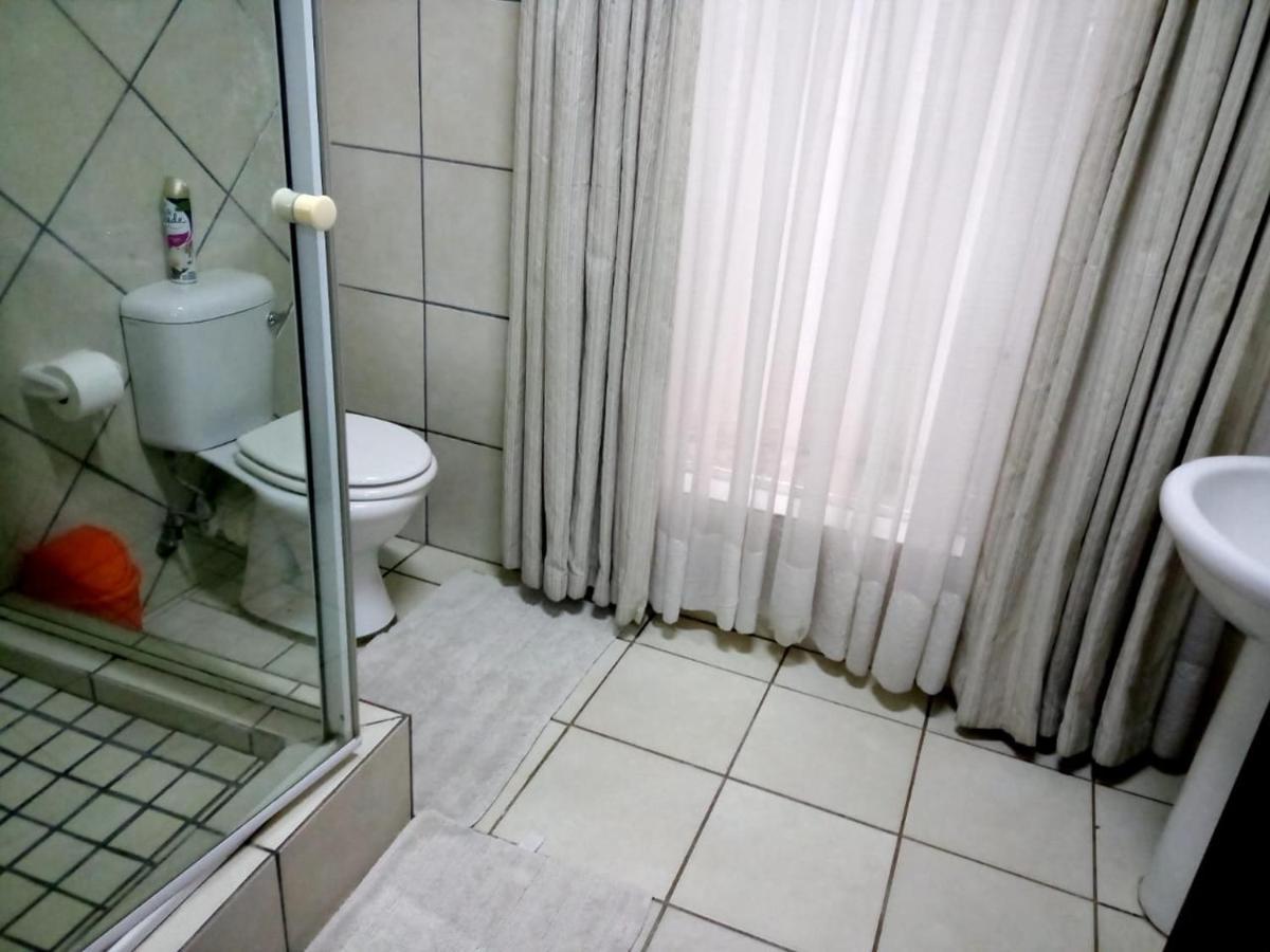 Rustenburg Guesthouse エクステリア 写真