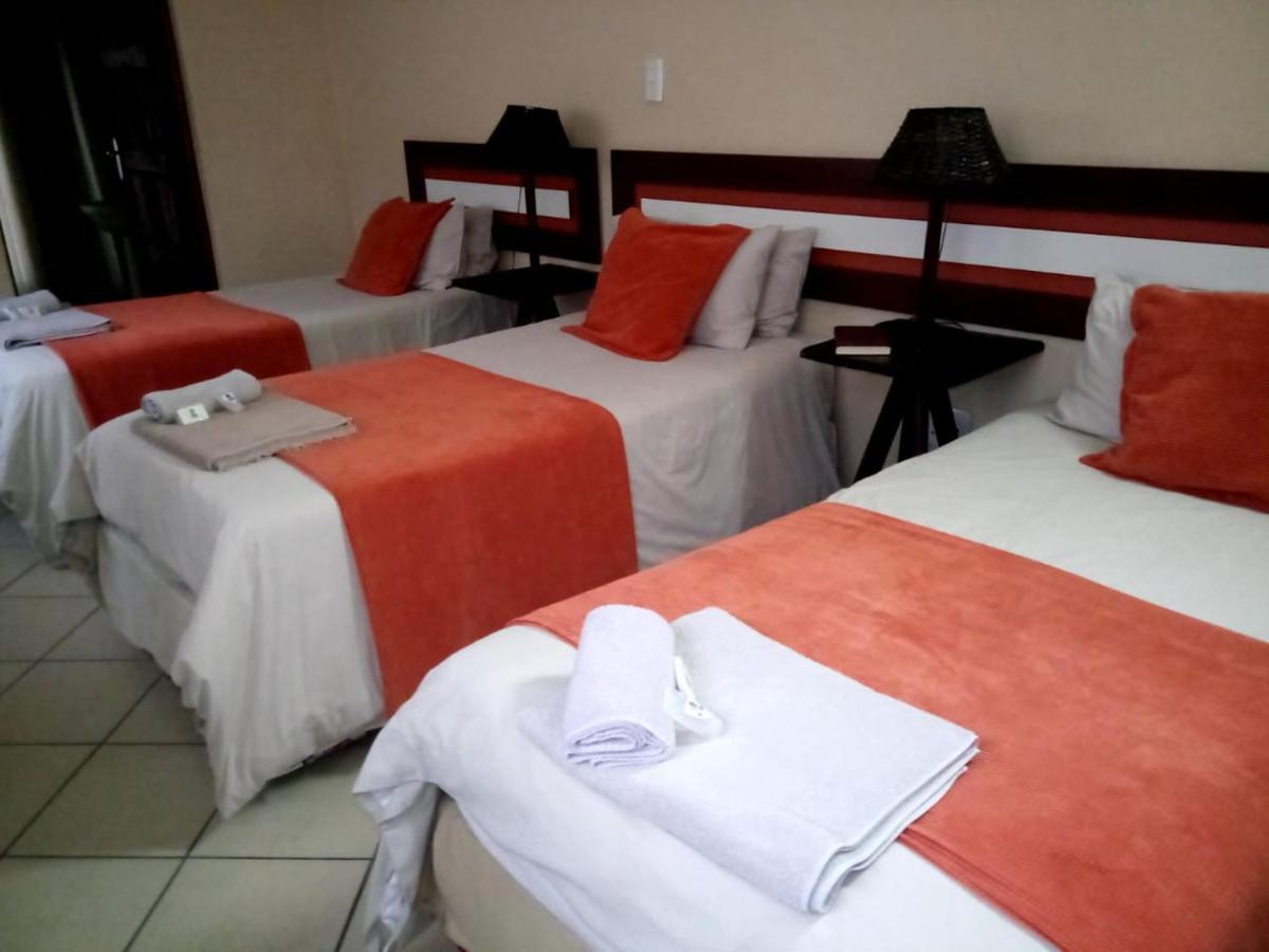 Rustenburg Guesthouse エクステリア 写真