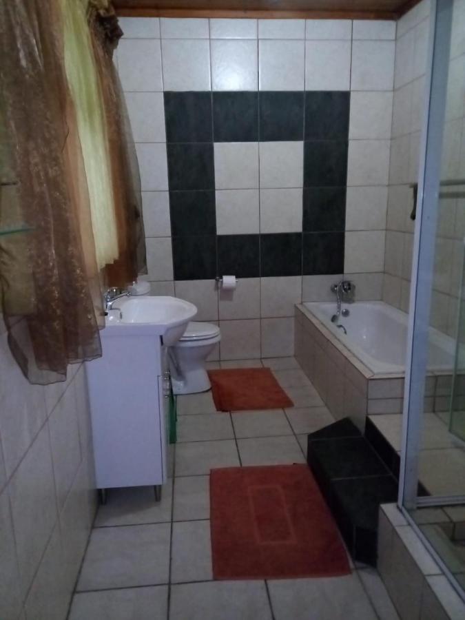 Rustenburg Guesthouse エクステリア 写真