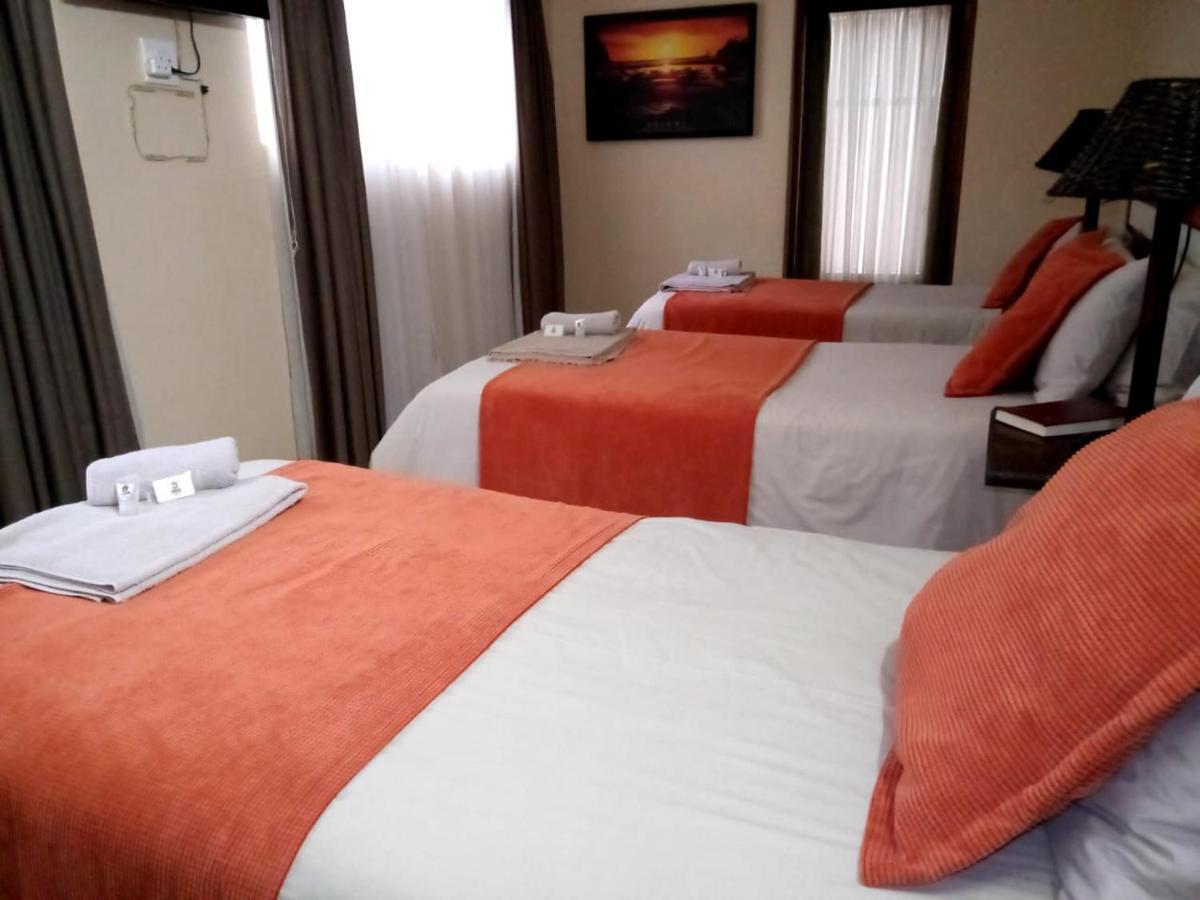 Rustenburg Guesthouse エクステリア 写真