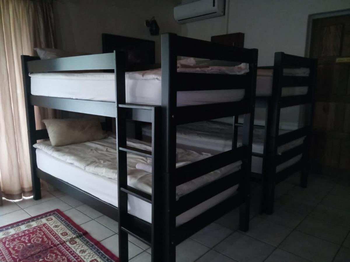 Rustenburg Guesthouse エクステリア 写真
