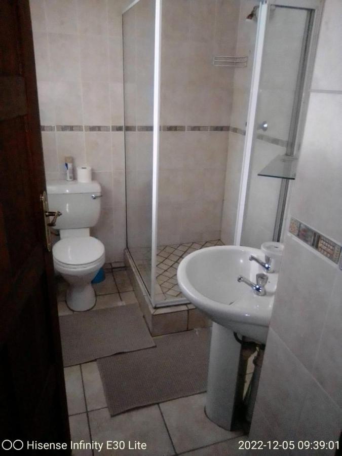 Rustenburg Guesthouse エクステリア 写真