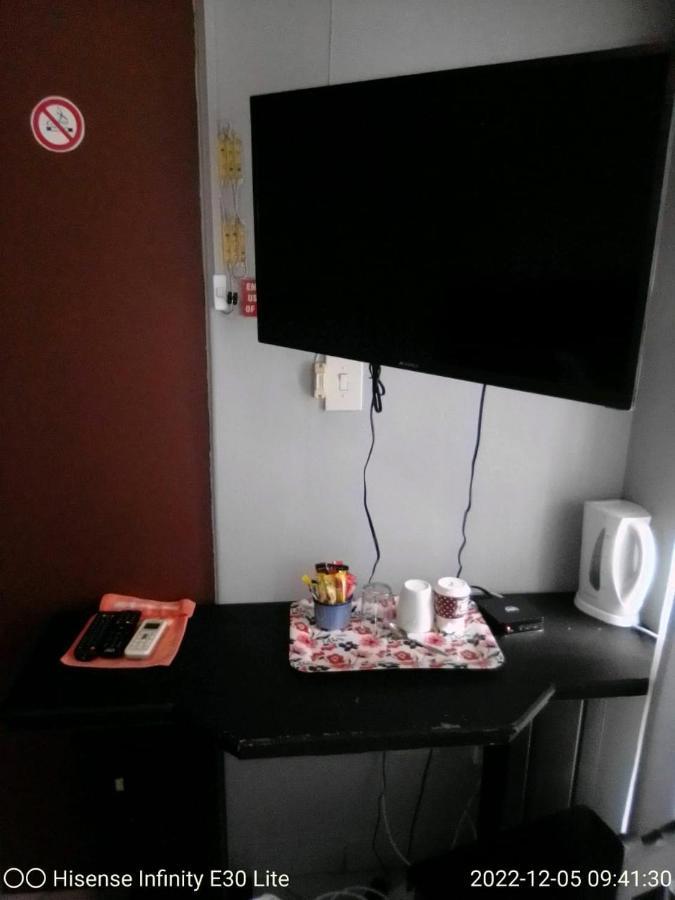 Rustenburg Guesthouse エクステリア 写真