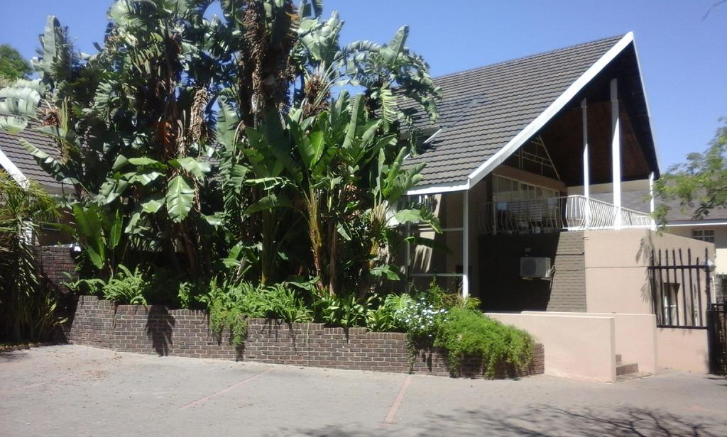 Rustenburg Guesthouse エクステリア 写真