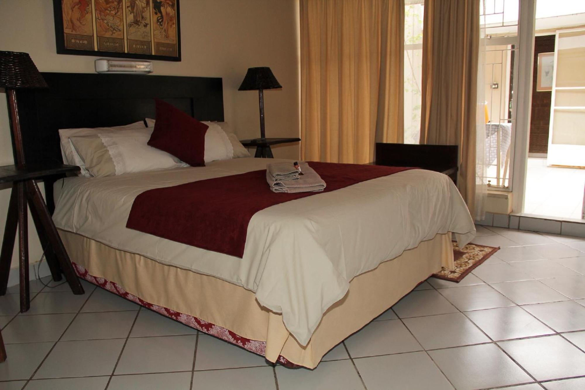 Rustenburg Guesthouse エクステリア 写真