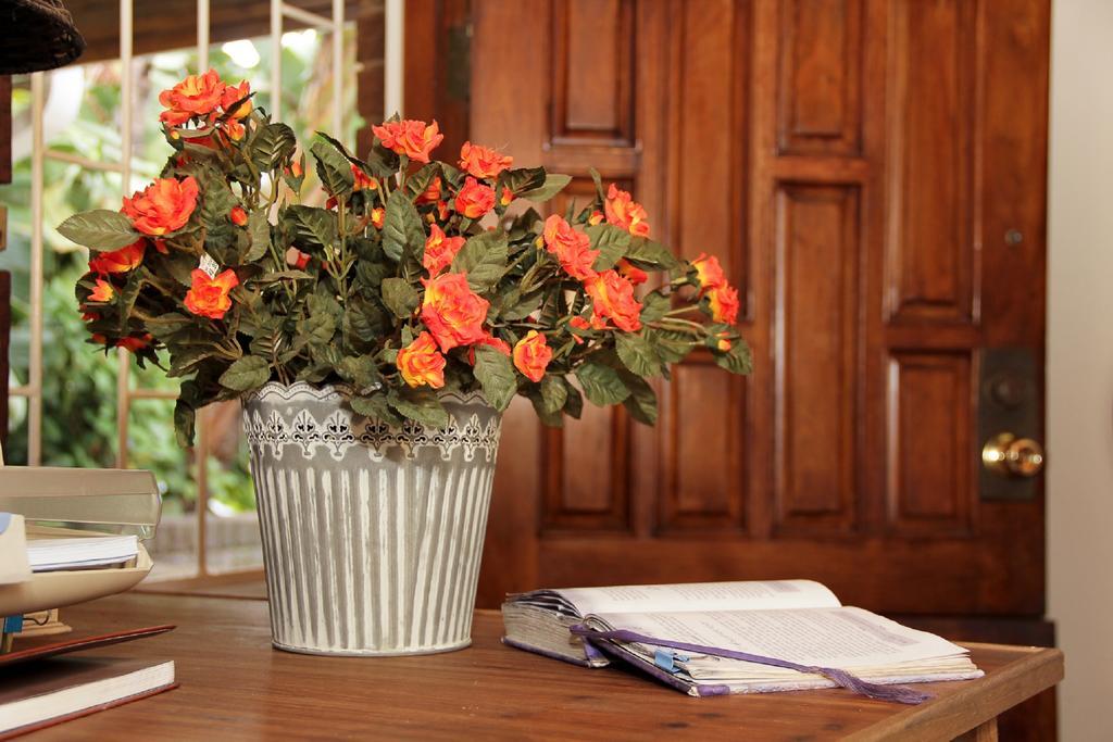 Rustenburg Guesthouse エクステリア 写真