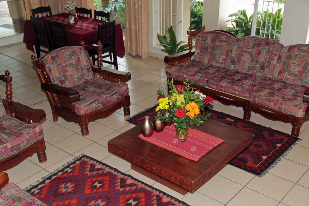 Rustenburg Guesthouse エクステリア 写真