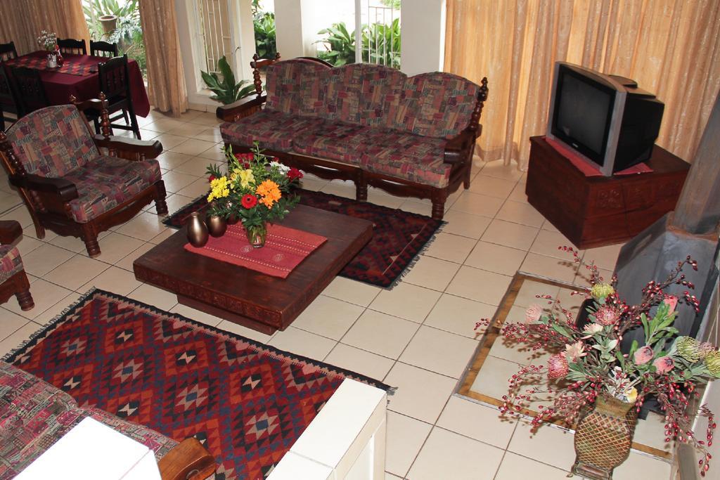 Rustenburg Guesthouse エクステリア 写真