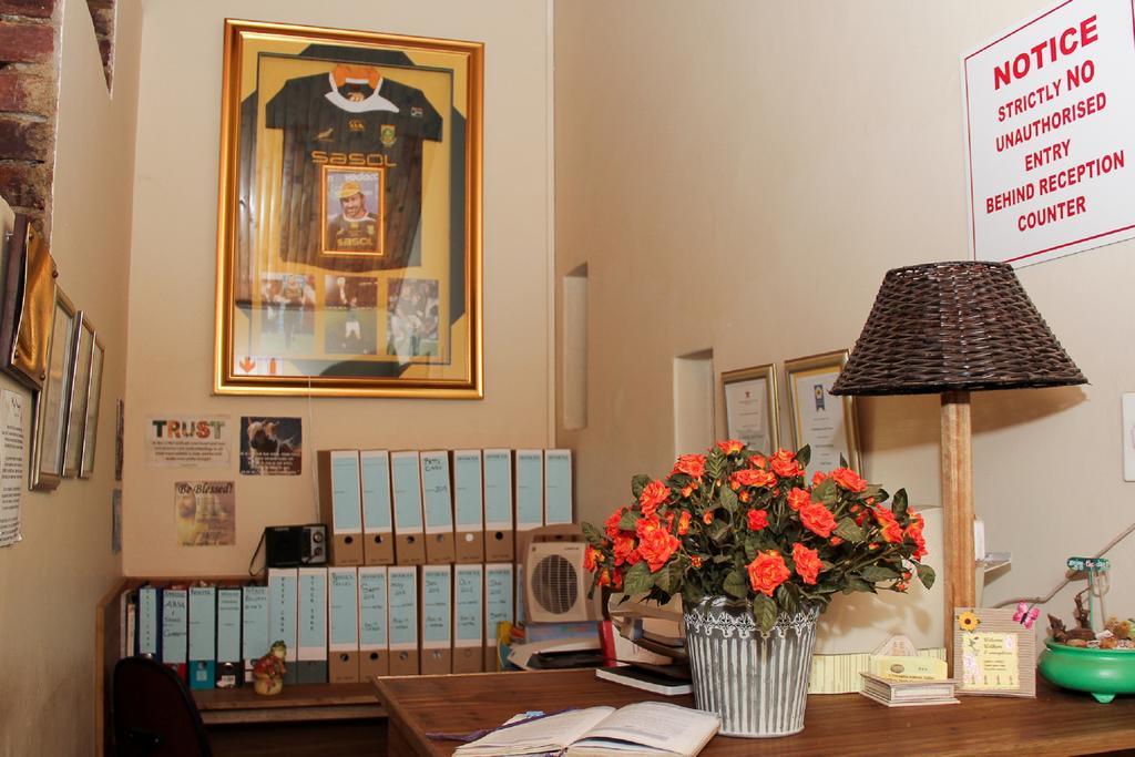 Rustenburg Guesthouse エクステリア 写真