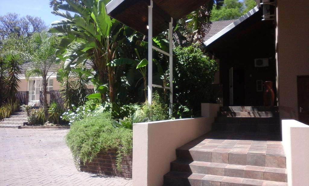 Rustenburg Guesthouse エクステリア 写真
