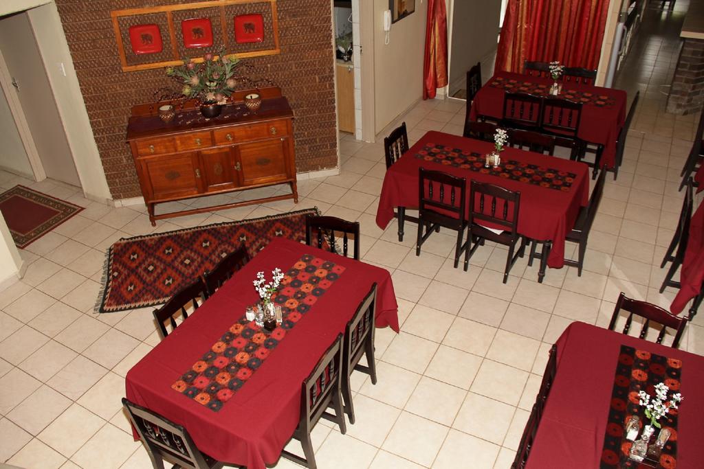 Rustenburg Guesthouse エクステリア 写真