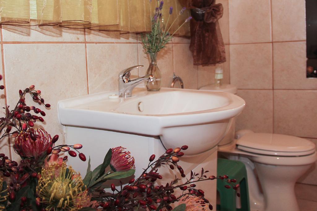 Rustenburg Guesthouse エクステリア 写真