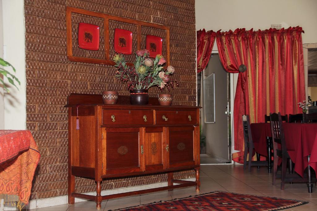 Rustenburg Guesthouse エクステリア 写真