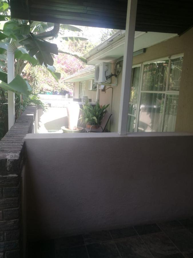 Rustenburg Guesthouse エクステリア 写真