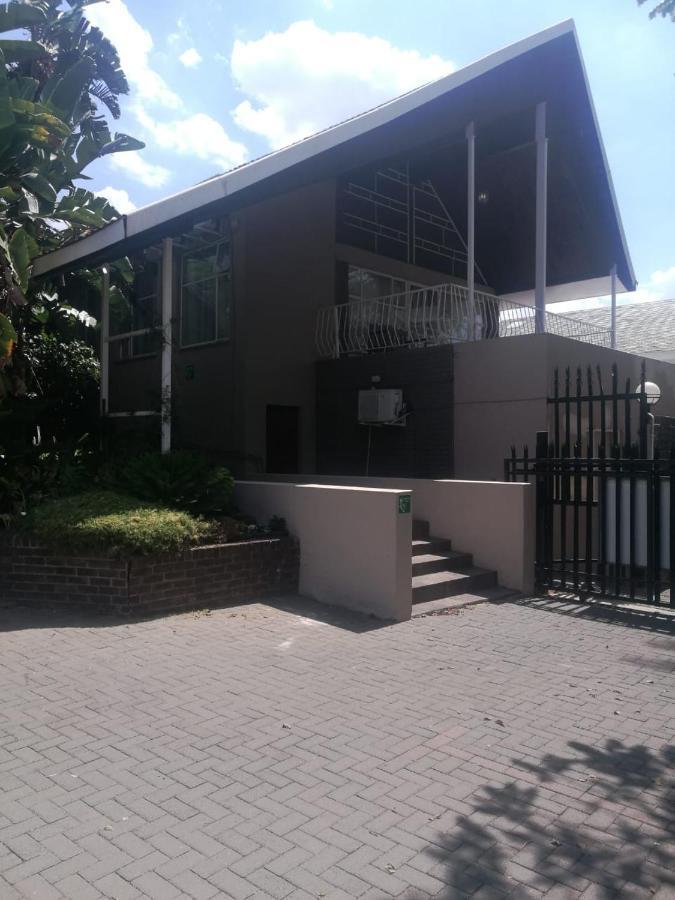 Rustenburg Guesthouse エクステリア 写真