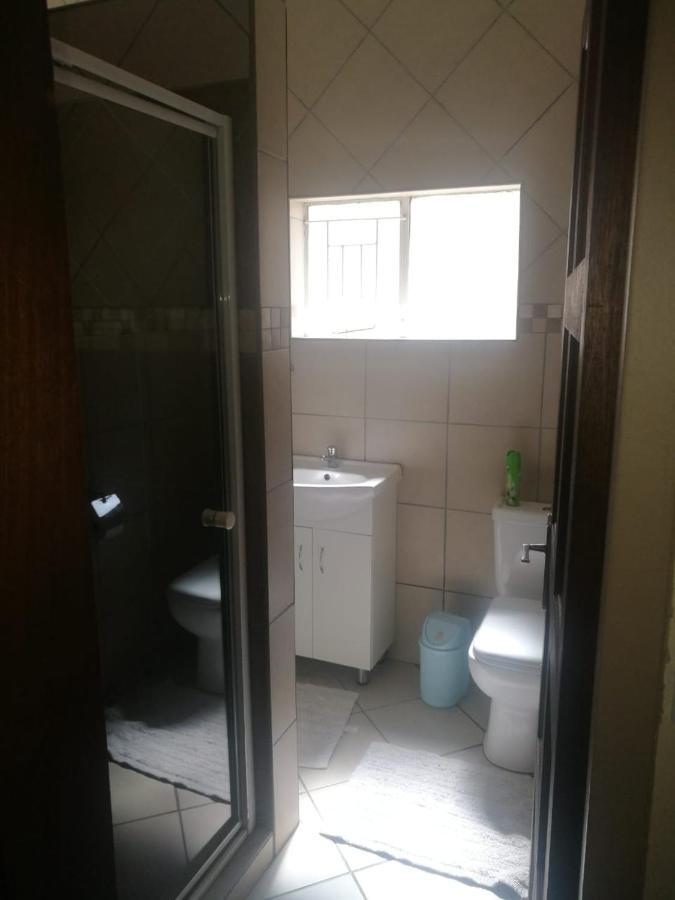 Rustenburg Guesthouse エクステリア 写真