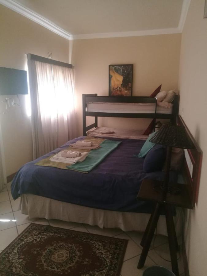 Rustenburg Guesthouse エクステリア 写真